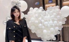 宝贝坐在腿上写作业H